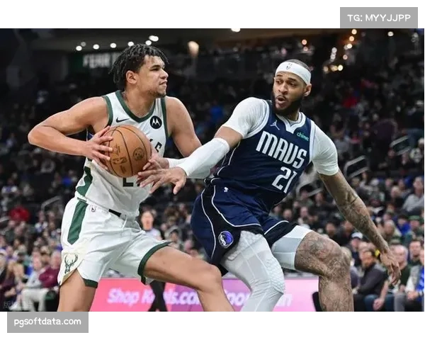 加福德封盖落地摔倒手肘受伤离场，独行侠内线再遭打击